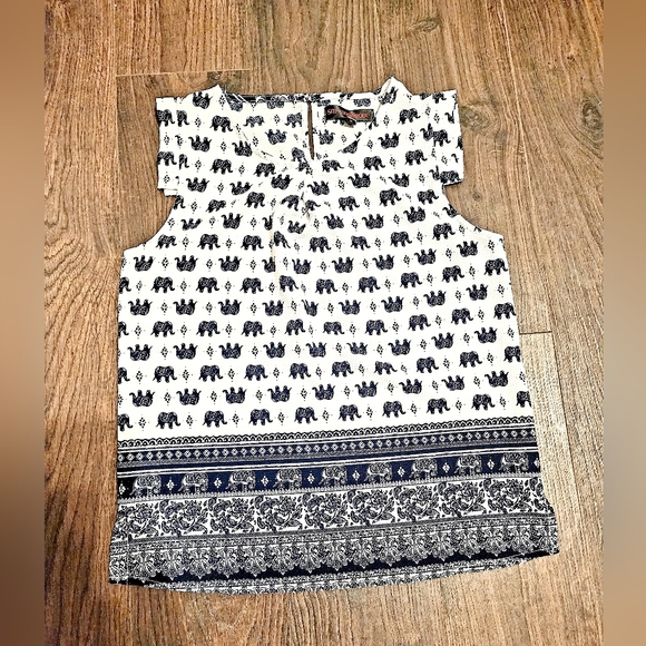 WOMEN'S SM WARDROBE ELEPHANT BLOUSE WOMEN'S SIZE: S COLORS: WHITE & NAVY BLUE - Picture 6 of 7
